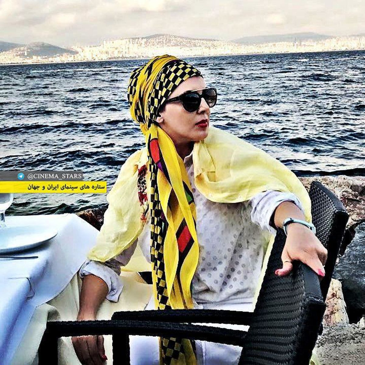 عکس لیلا بلوکات در قایق تفریحی روی آب