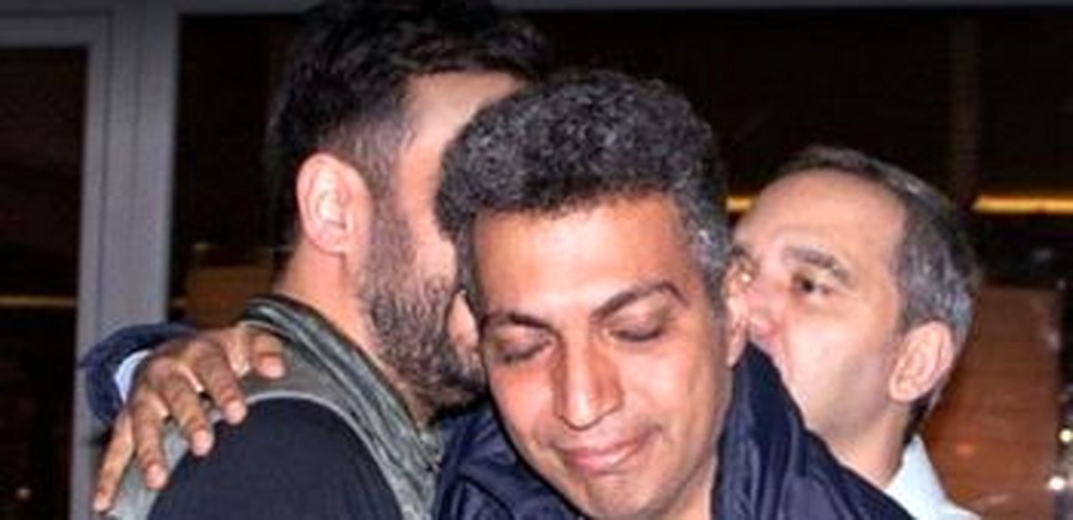 خواب عمیق عادل فردوسی پور در یک مکان عجیب +عکس