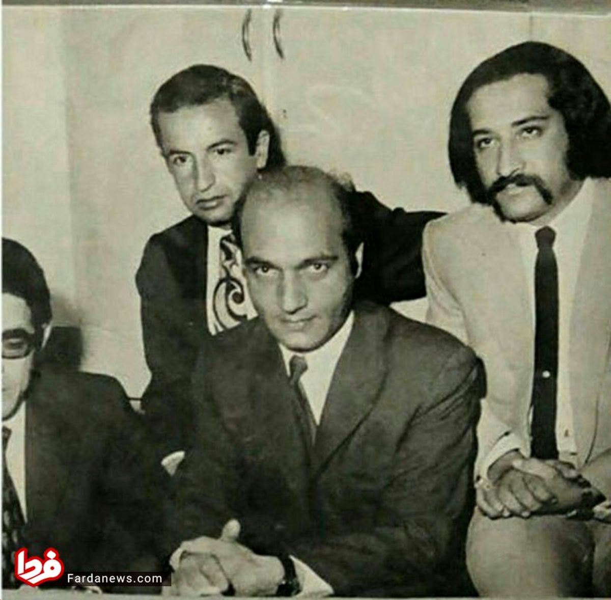 عکس زیر خاکی "داریوش ارجمند" در کنار دکتر شریعتی