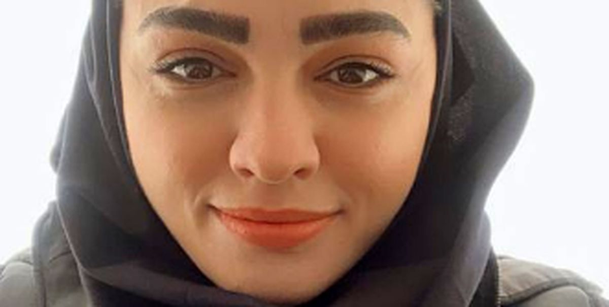 سلفی سیما خضرآبادی با مقنعه و لباس رسمی + عکس