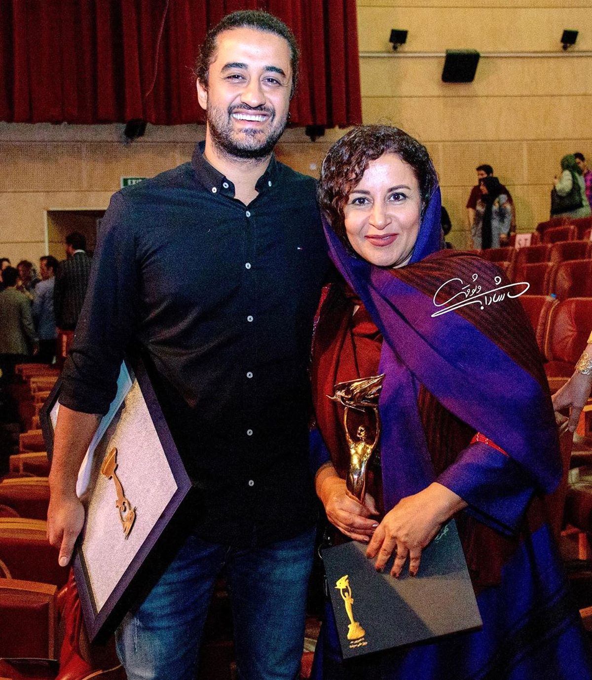 مادر ریگی در آغوش پسرش+عکس