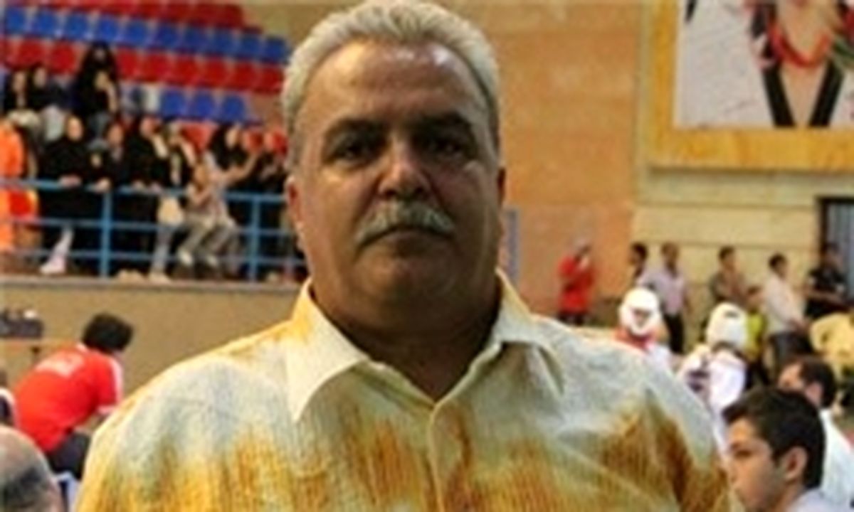 پولادگر به جایگاهی رسیده که جز دیدگاه خود چیزی را قبول ندارد!