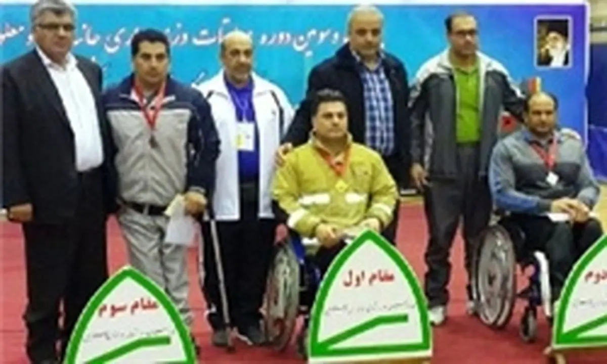 قهرمانی که با لباس آتش نشانی بر سکو رفت