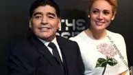 مارادونا و معشوقه 27 ساله اش در مراسم قرعه کشی جام جهانی! عکس
