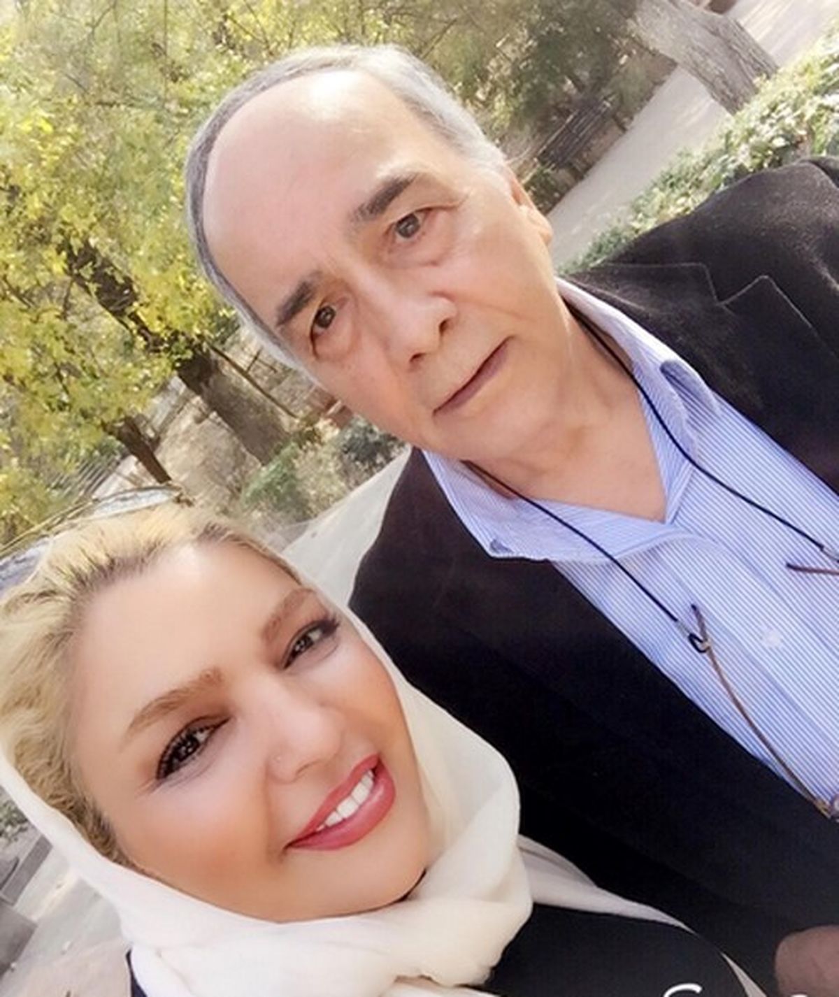 گردش خانم بازیگر با دایی جانش در پارک+عکس
