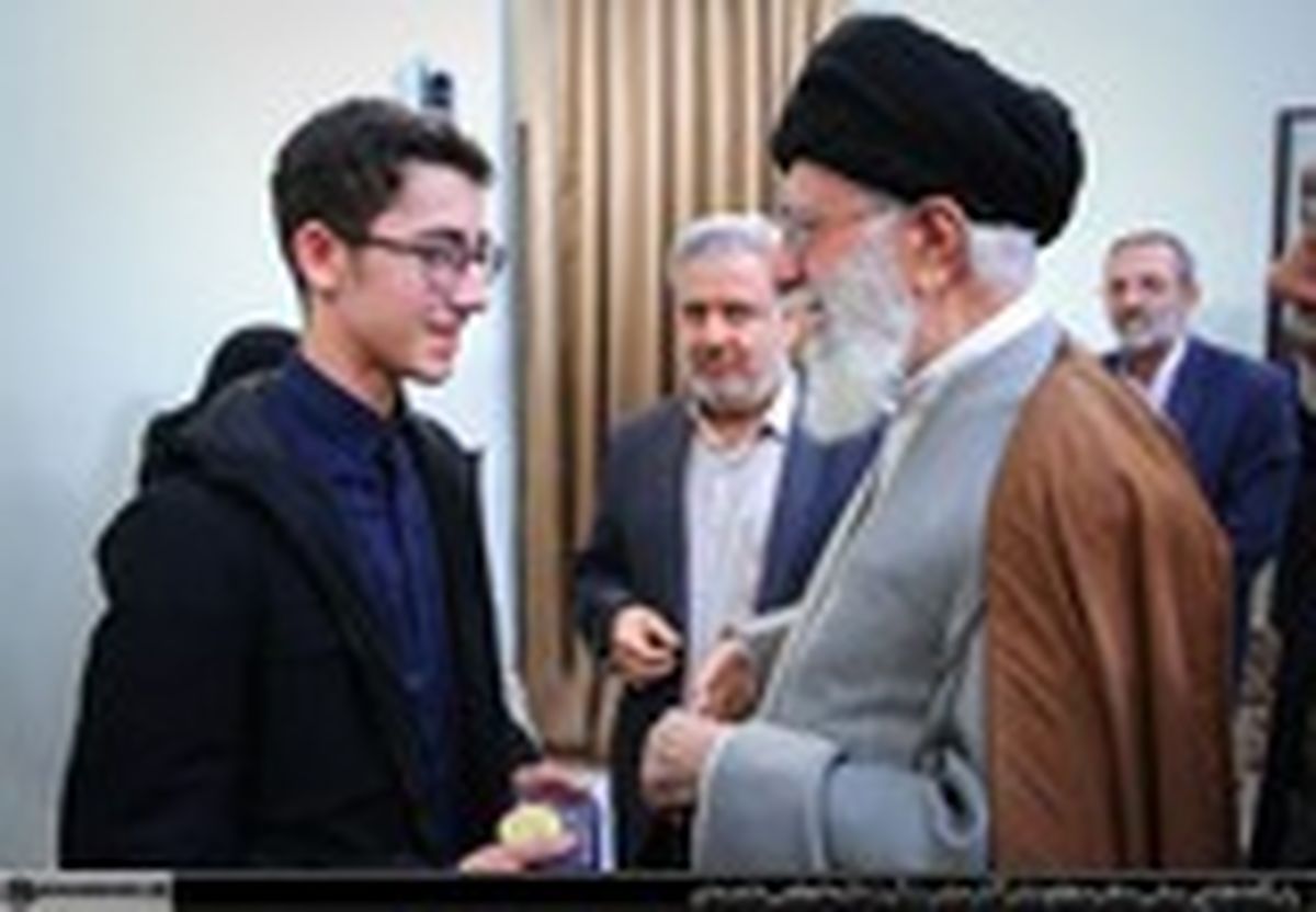 دیدار نوجوان شطرنج‌باز آقای آرین غلامی با رهبر انقلاب