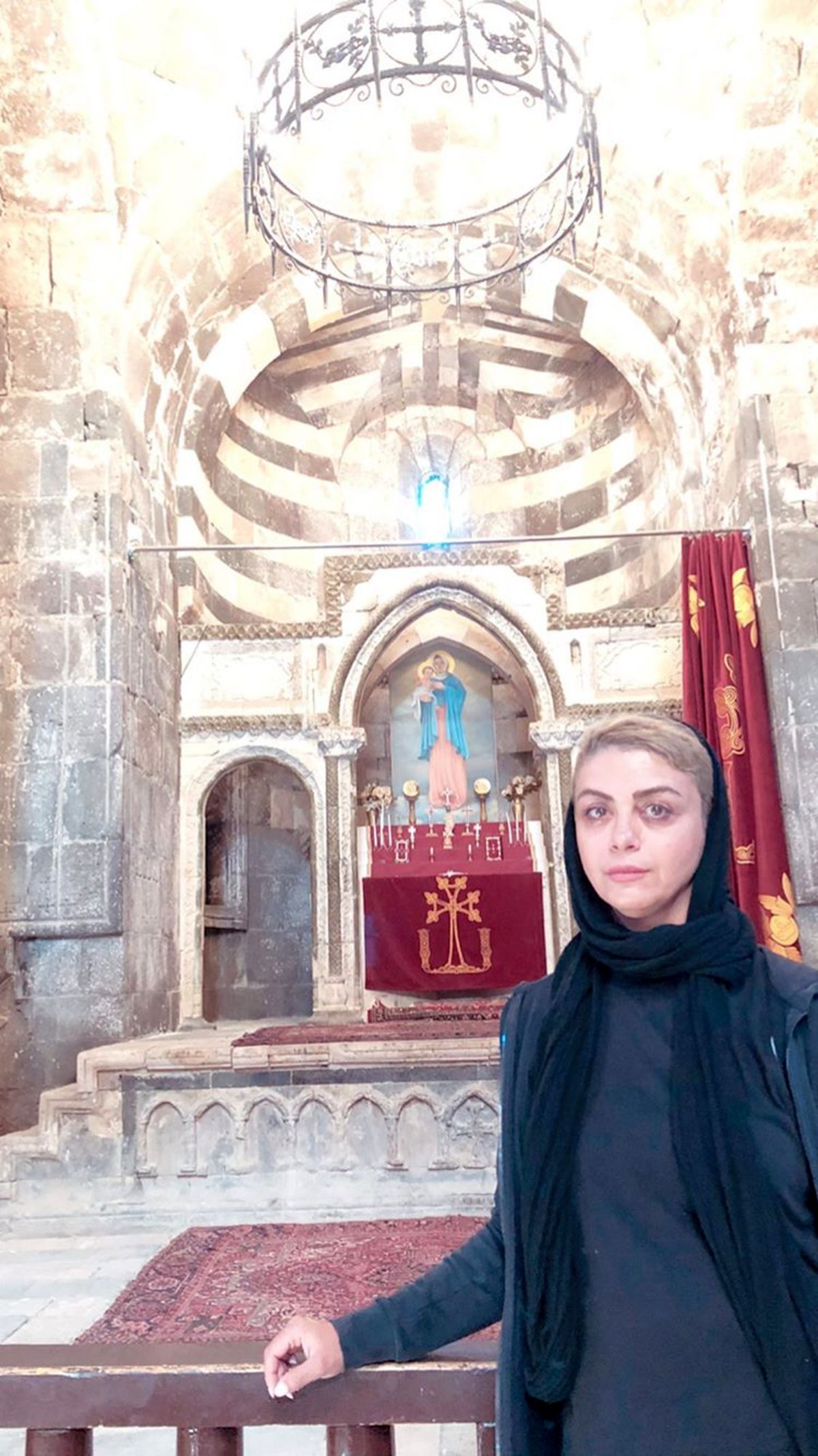 شبنم فرشادجو در کلیسا + عکس