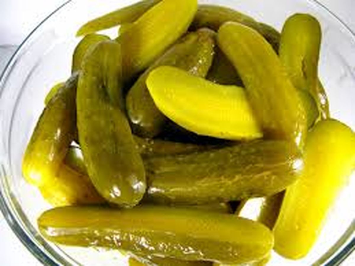 به هیچ وجه خیار شور فله ای نخورید!
