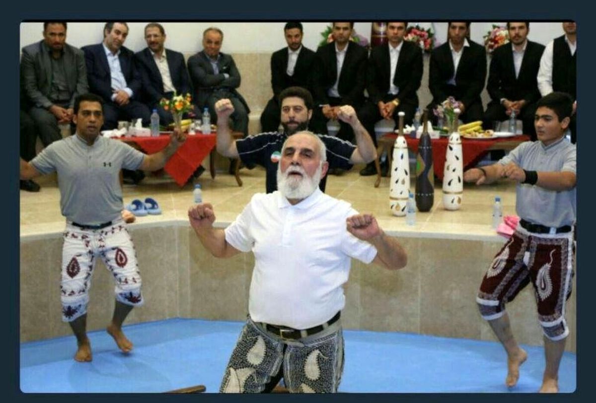ناطق‌نوری در حال ورزش در زورخانه