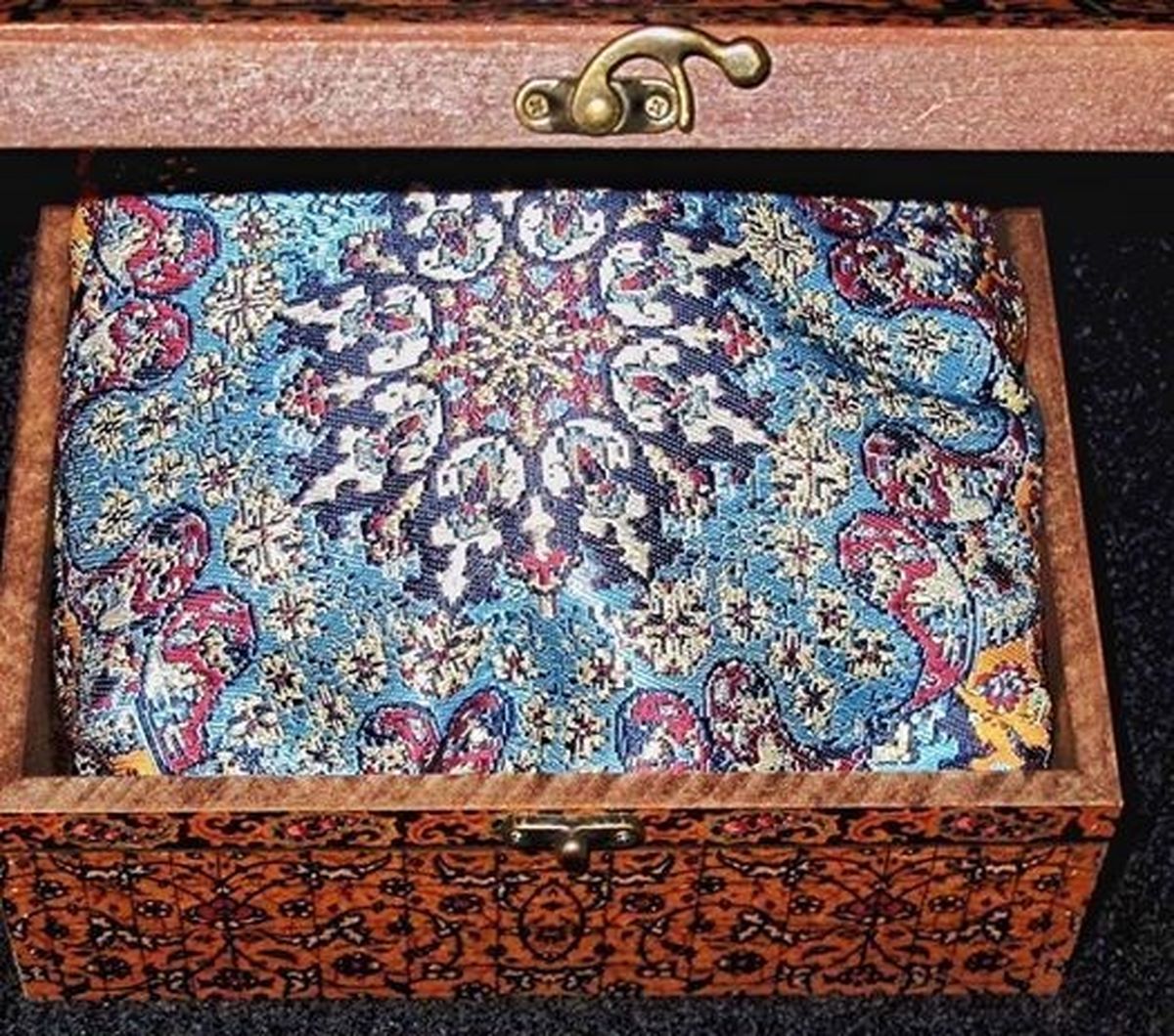 هدیه فدراسیون ایران به کشتی‌گیر آمریکایی+عکس