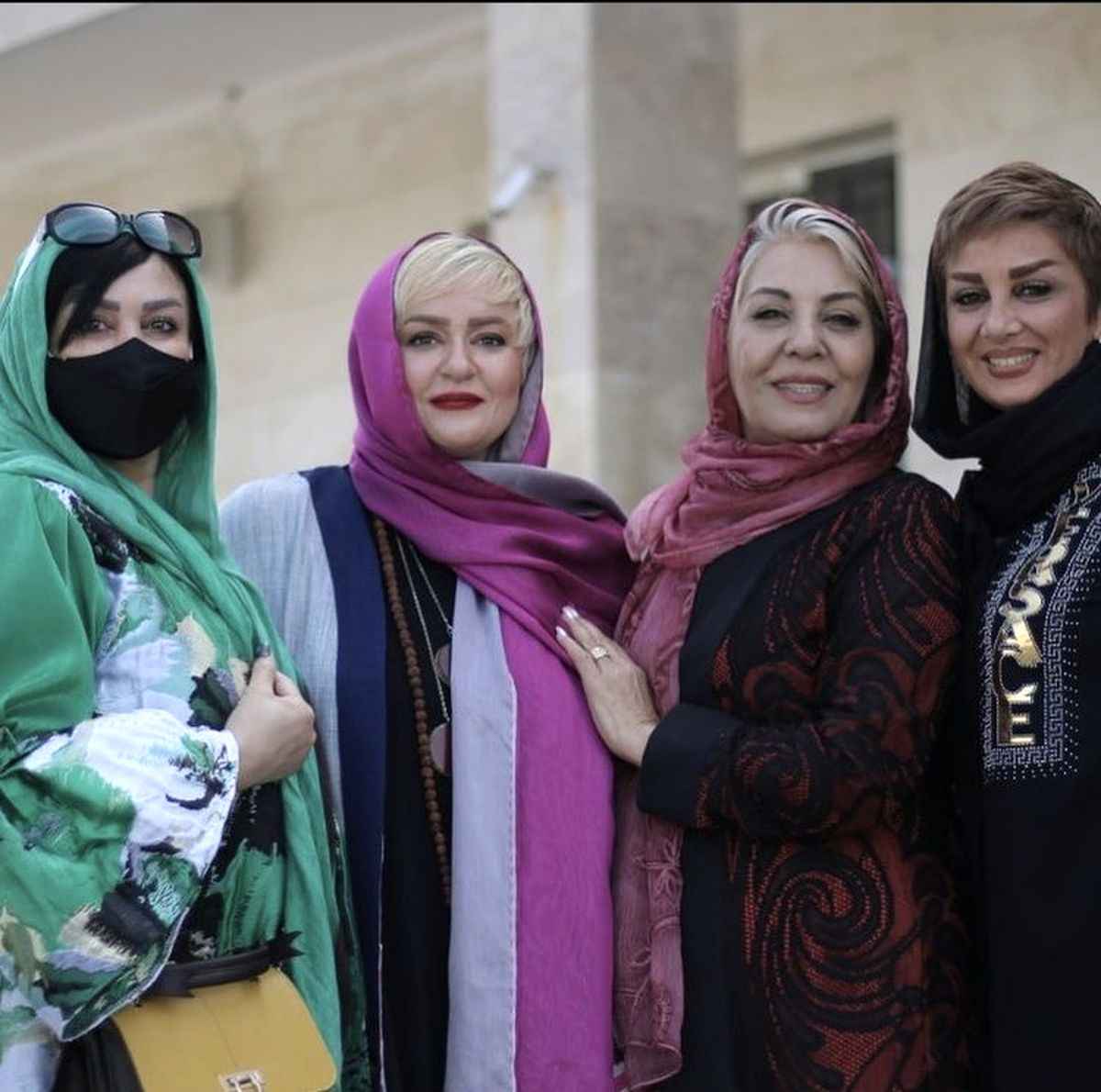 نعیمه نظام دوست در جمع دوستان مشهورش + عکس