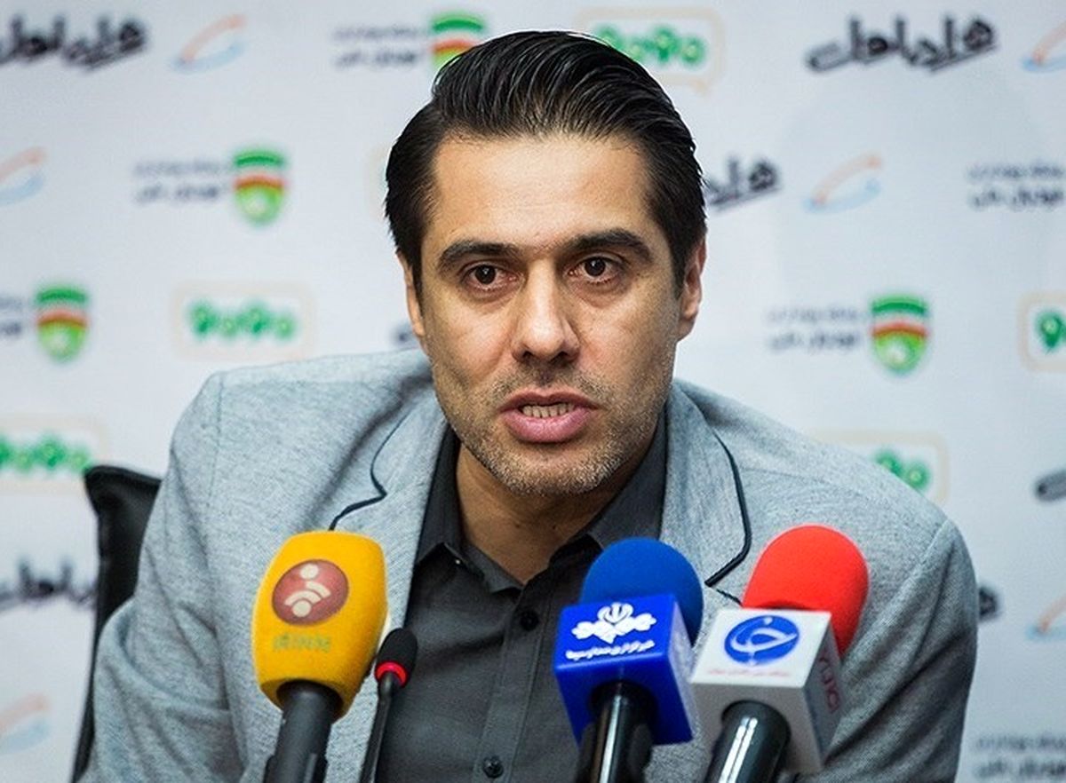 یک پرسپولیسی دنبال پس گرفتن جایش روی نیمکت ازقنبرپور