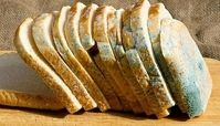جلوگیری از کپک زدن نان با چند ترفند ساده ؛ طرز تهیه نان ساده در خانه