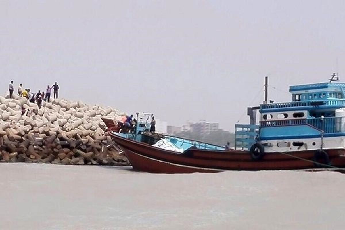 لنج باری مسیر دبی - خرمشهر غرق شد 