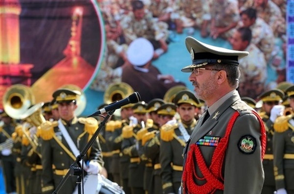 مراسم دانش‌آموختگی دانشجویان ارتش با حضور مقام معظم رهبری (عکس)