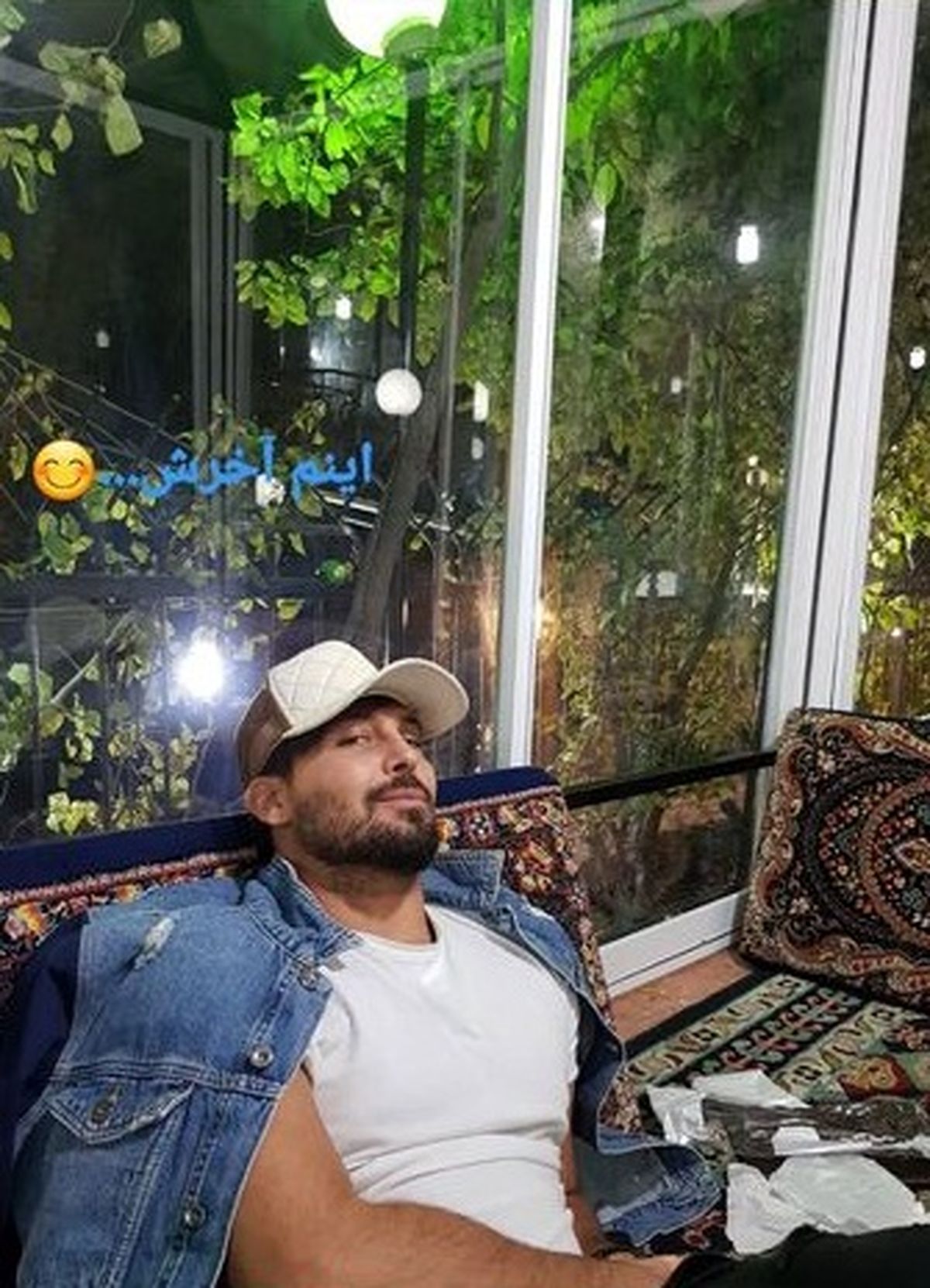 لم دادن دانیال عبادی در رستوران+عکس