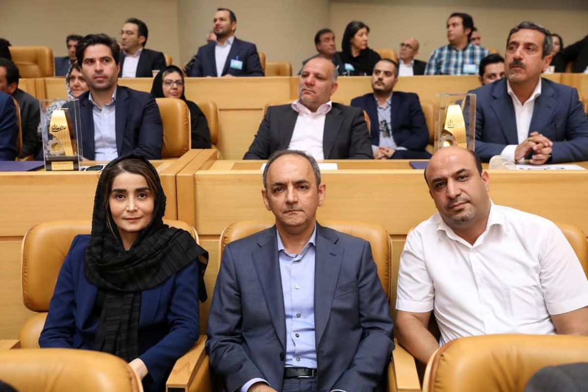 اهدا لوح و تندیس واحد منتخب تولیدی روز ملی صنعت و معدن به شرکت کندر