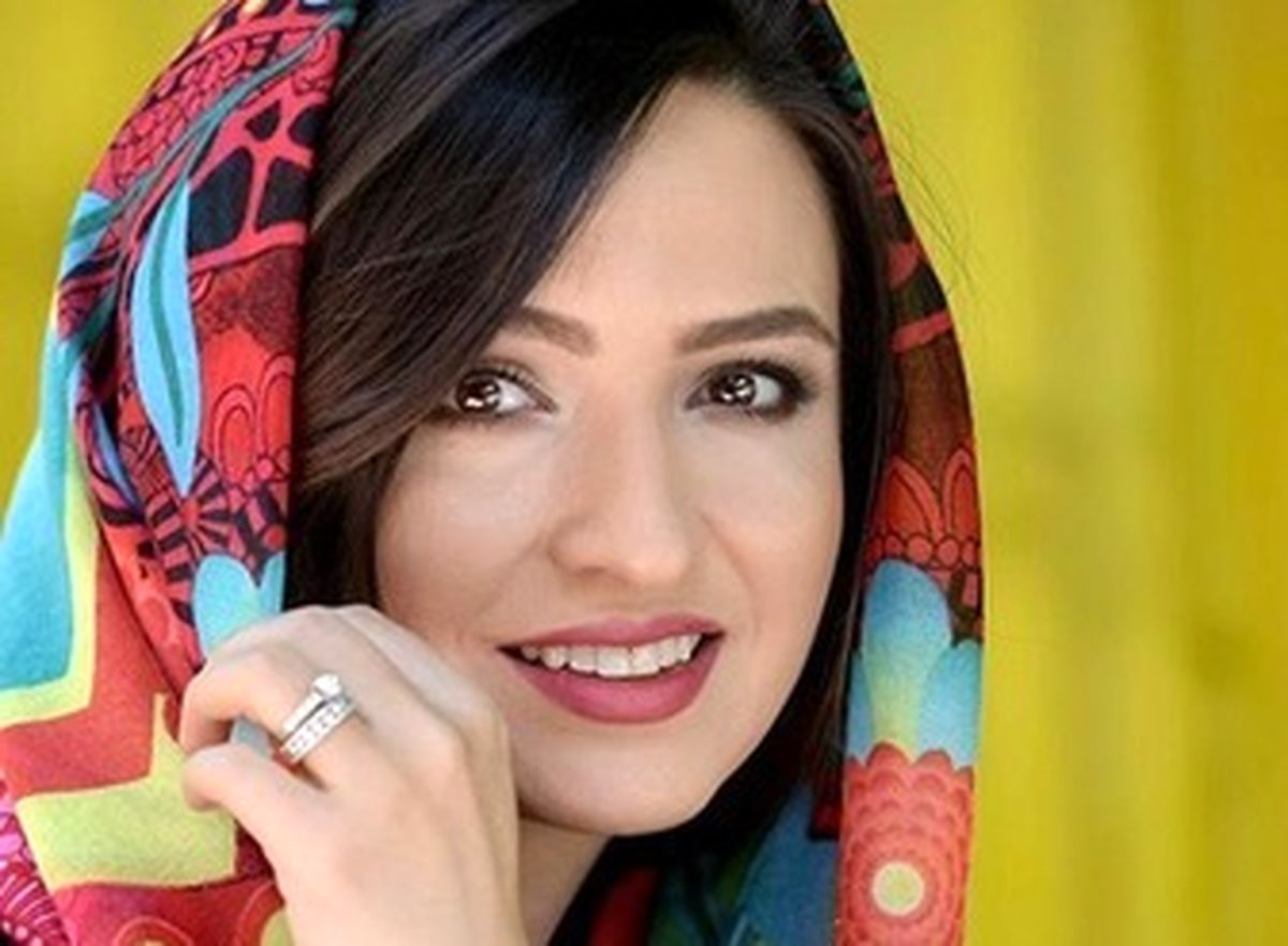 «گلاره عباسی» درحال سمبوسه پختن با دوستانش/ عکس