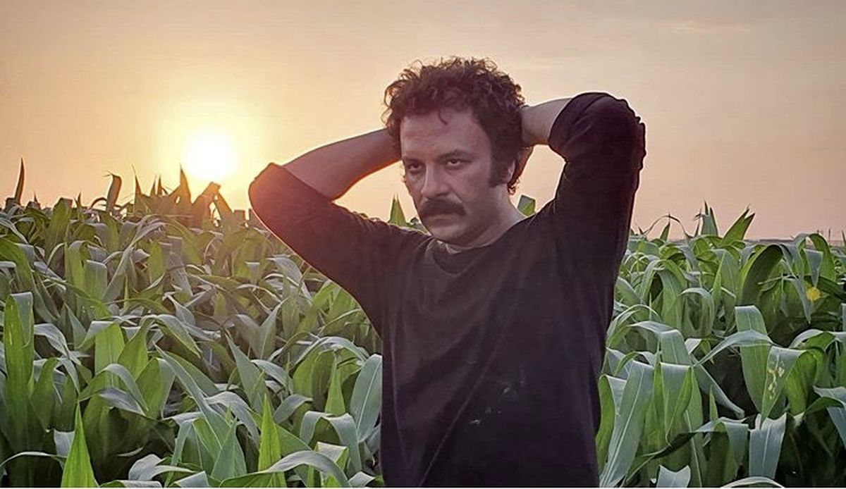 حسام منظور در مزرعه ای زیبا + عکس