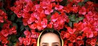 سوگل طهماسبی غرق در گلها شد + عکس