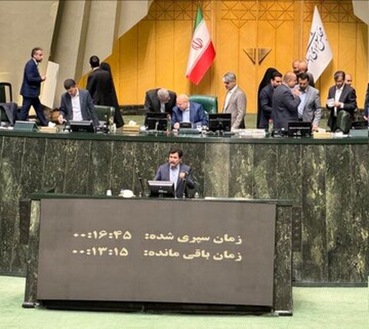 مجلس با استعفای عبدالکریم حسین زاده مخالفت کرد !
