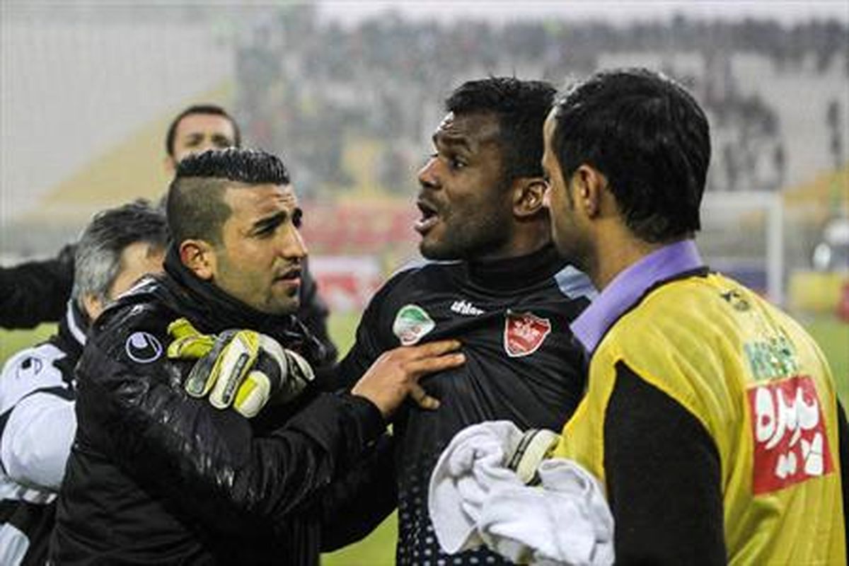 گلر پرسپولیس اخراج نمی شود!