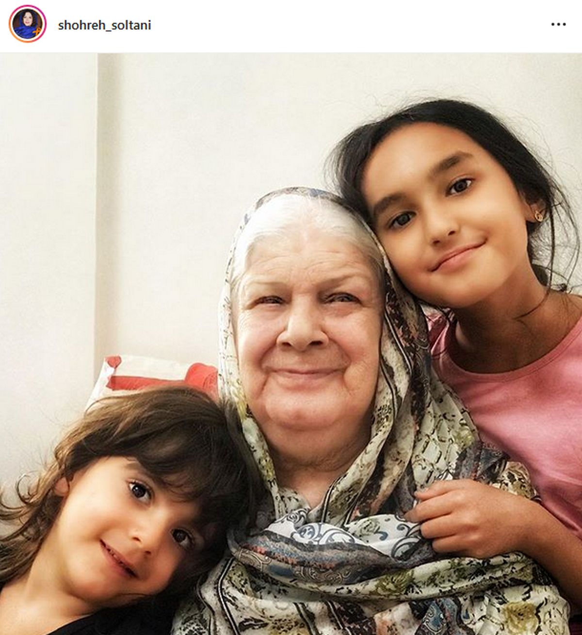 عکس دیدنی از شباهت خانم بازیگر به مادرش
