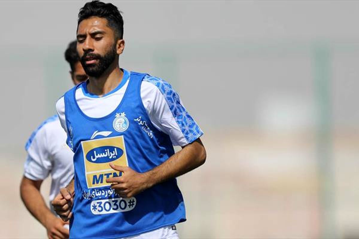 هافبک استقلال به شایعات پایان داد