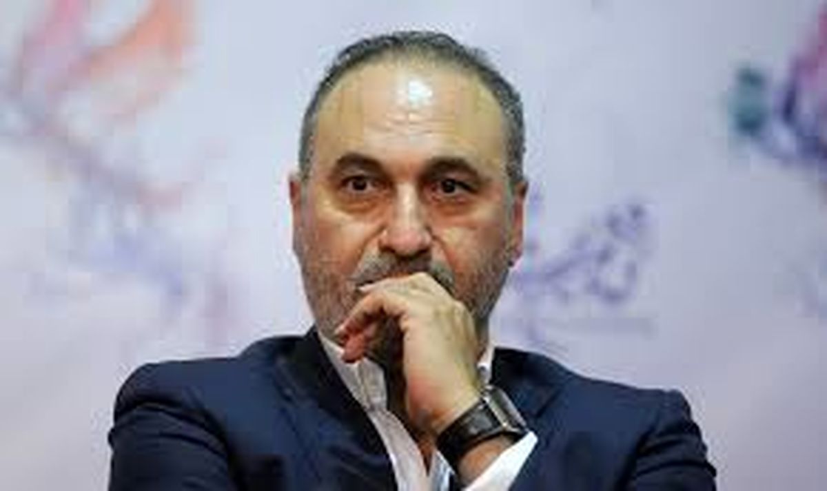بوسه دو طرفه بر گونه حمید فرخ نژاد در اکران مردمی