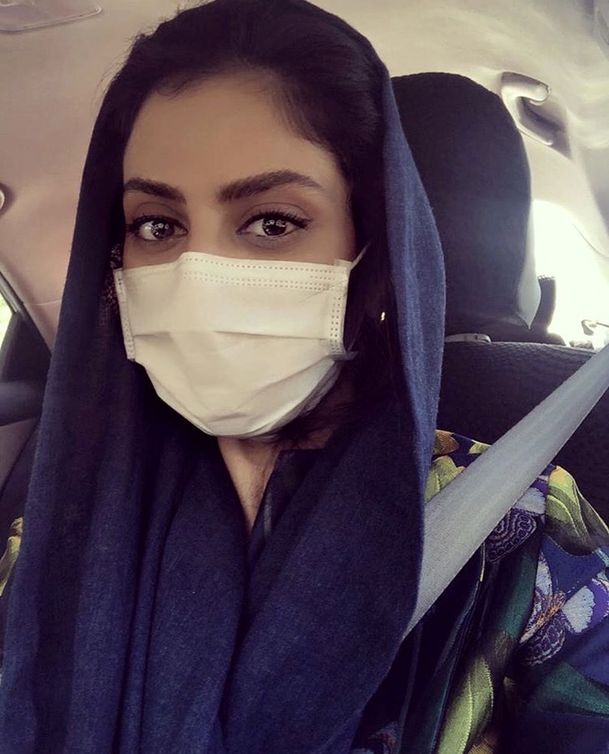 مونا فرجاد با ماسک + عکس