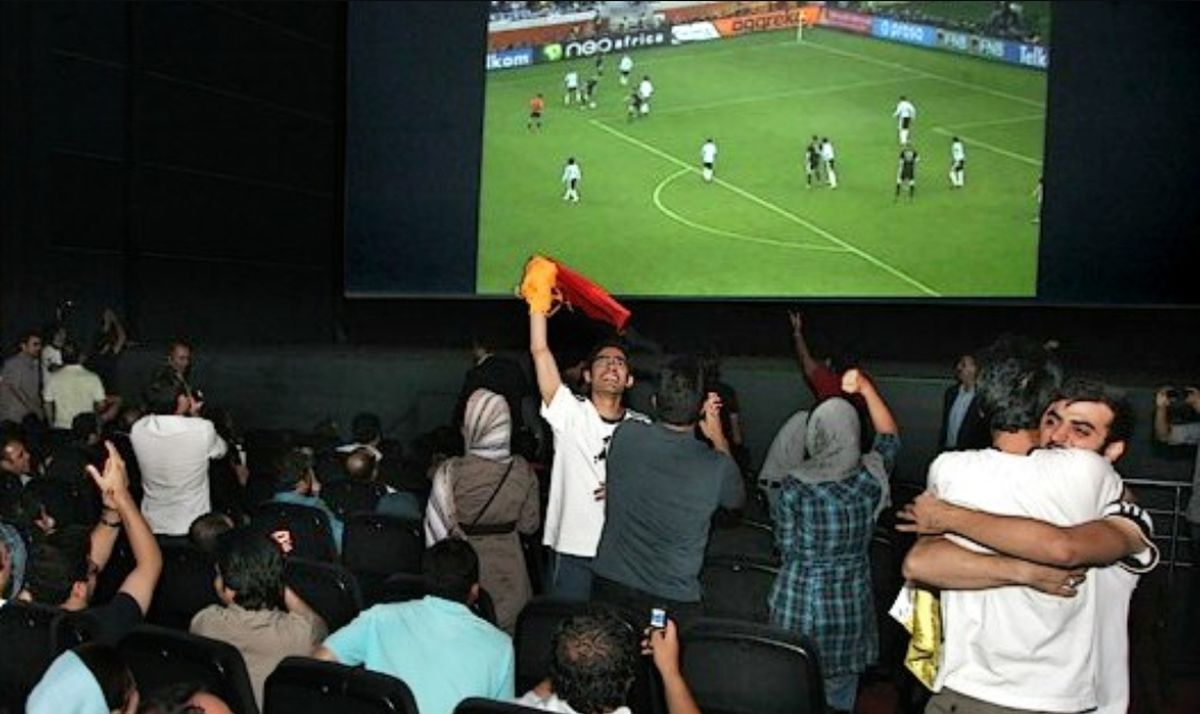 حاشیه‌های پخش فوتبال در سینماها و پاسخ مسئولان