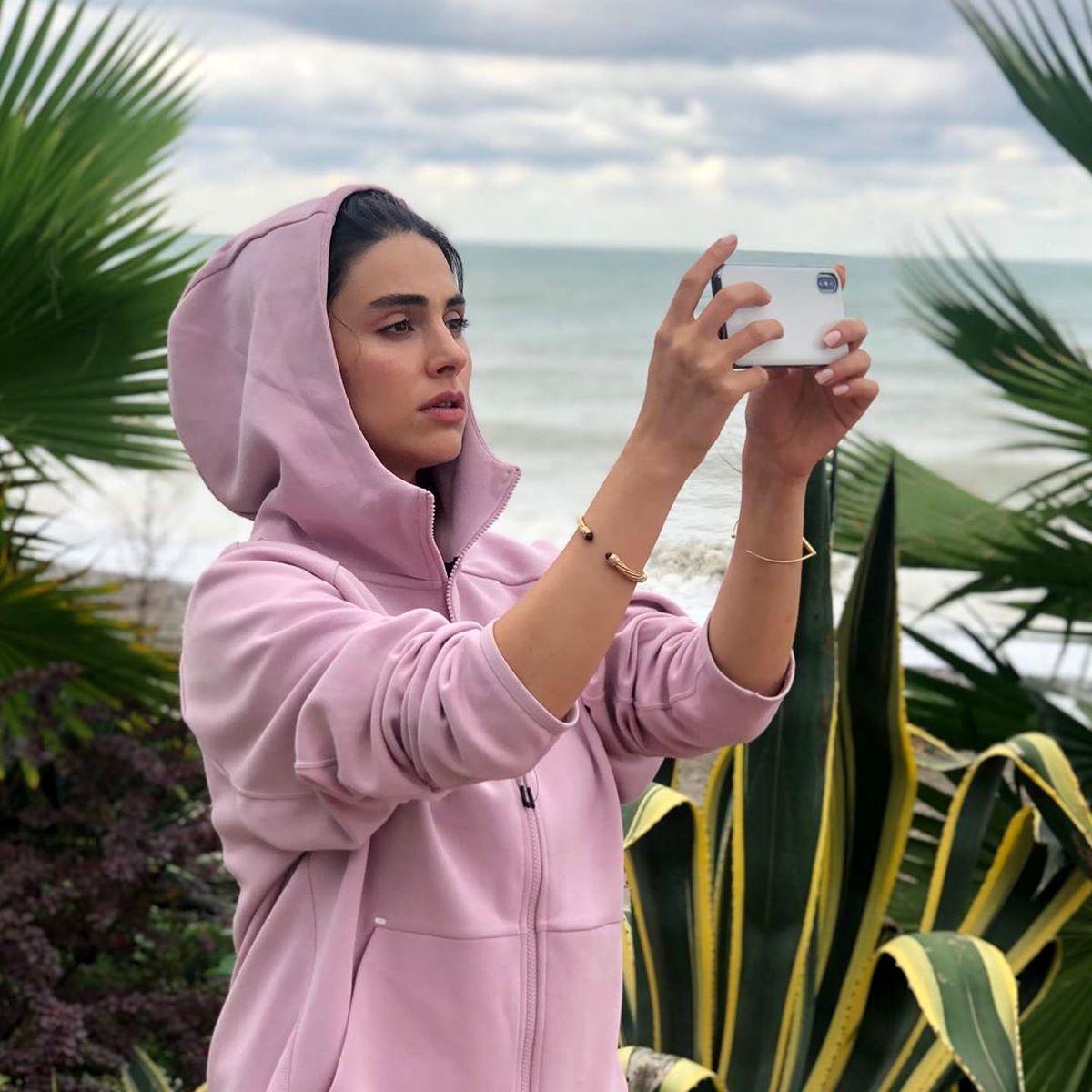 عکس زیبای لاله مرزبان لب دریا