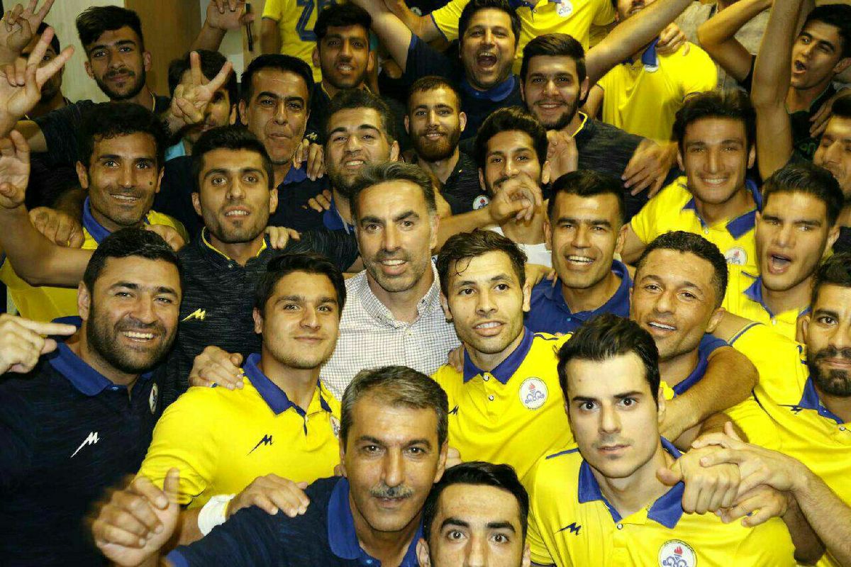 جام قهرمانی بالای سر نفت مسجد سلیمان 