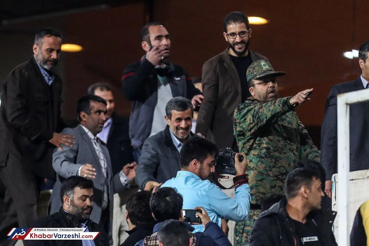 گلایه احمدی‌نژاد از ممنوعیت ورود زنان به ورزشگاه!