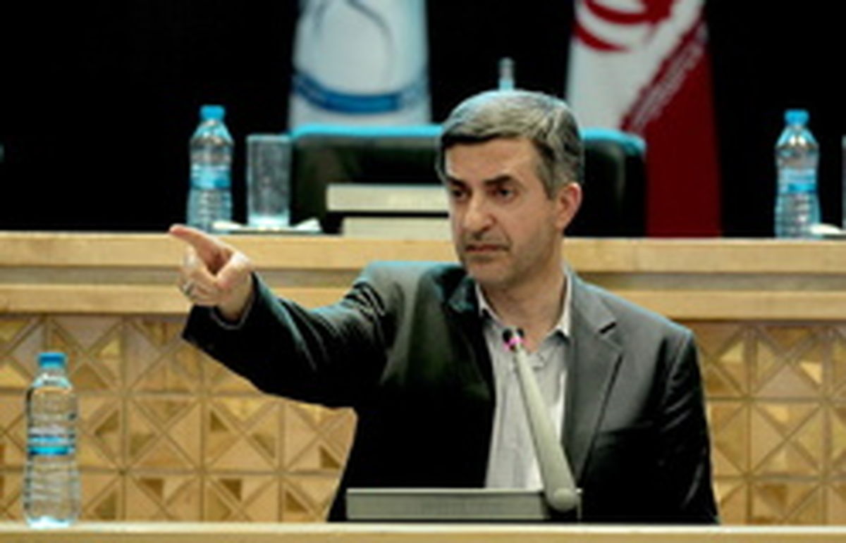 مشایی: تمام دولت‌ها در سال آخر چوب می‌خورند