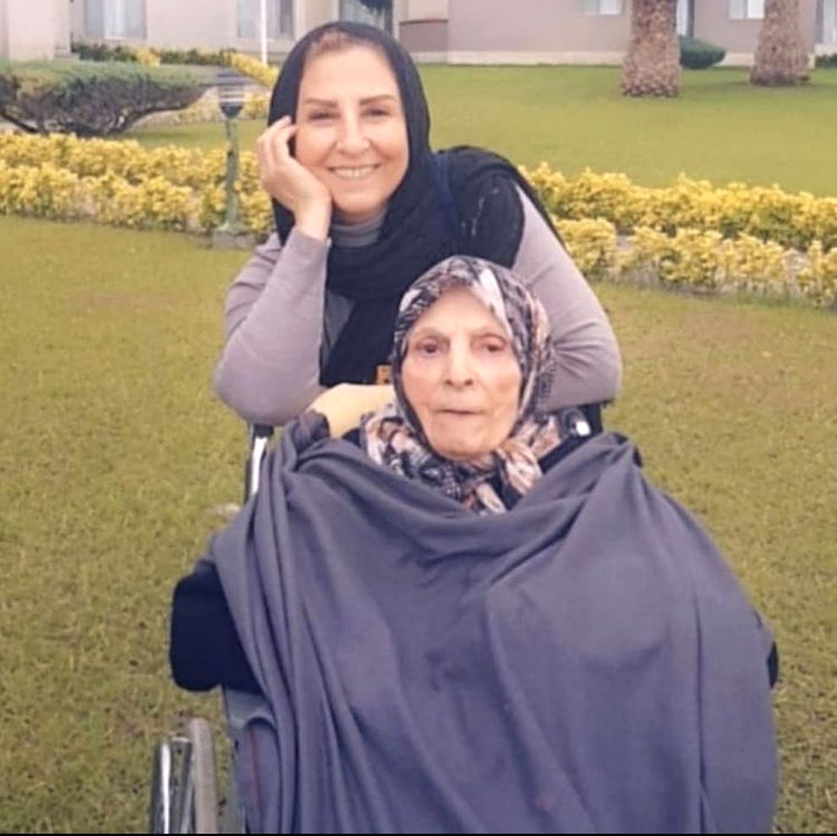 مرجانه گلچین و مادرش + عکس
