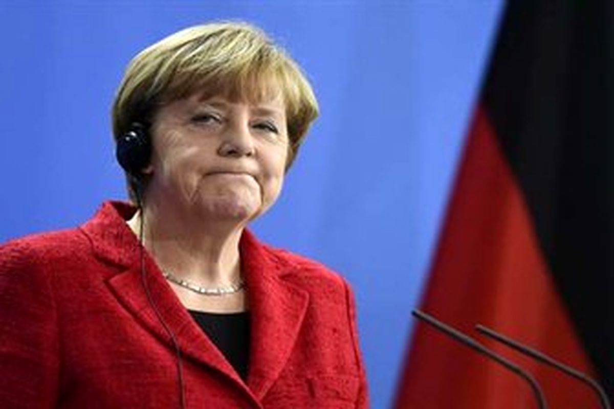 هشدار مرکل به اردوغان درباره اعدام نظامیان 