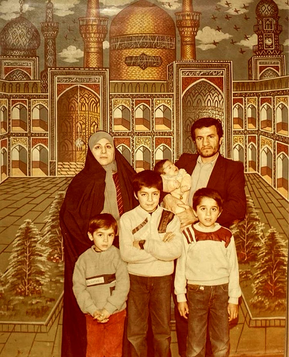 کودکی عباس غزالی در کنار خانواده اش + عکس