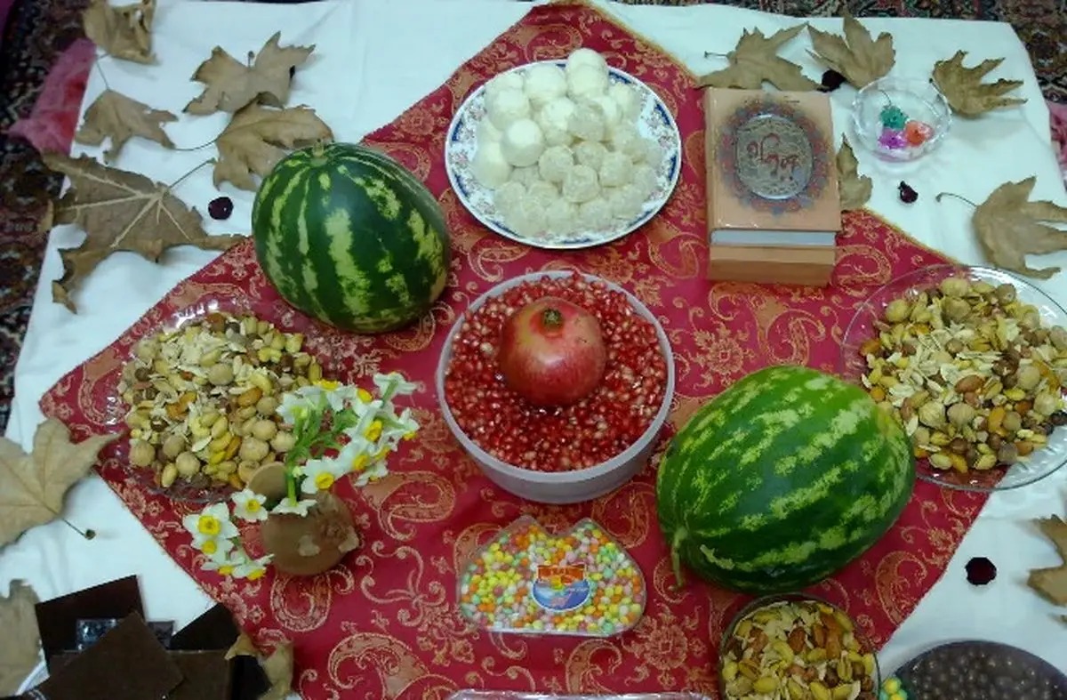 یلدا چه چیزی را به ذهن متبادر می کند؟/ رنگارنگی سفره یلدا به مدد پول نفت و واردات میوه‌های رنگارنگ
