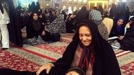 ژست ساده لیندا کیانی در حرم امام رضا (ع)