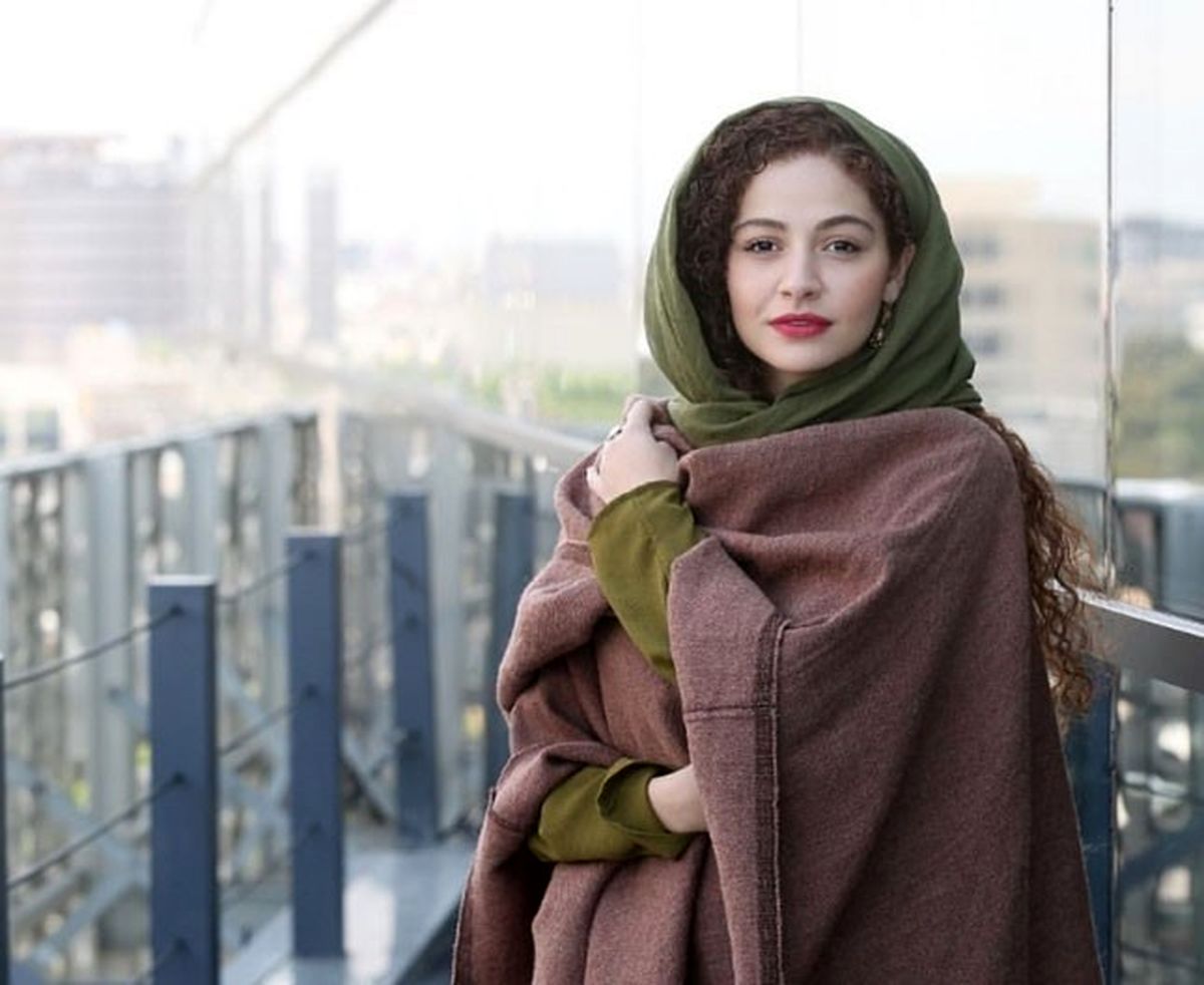 مهتاب ثروتی با شالی زیبا