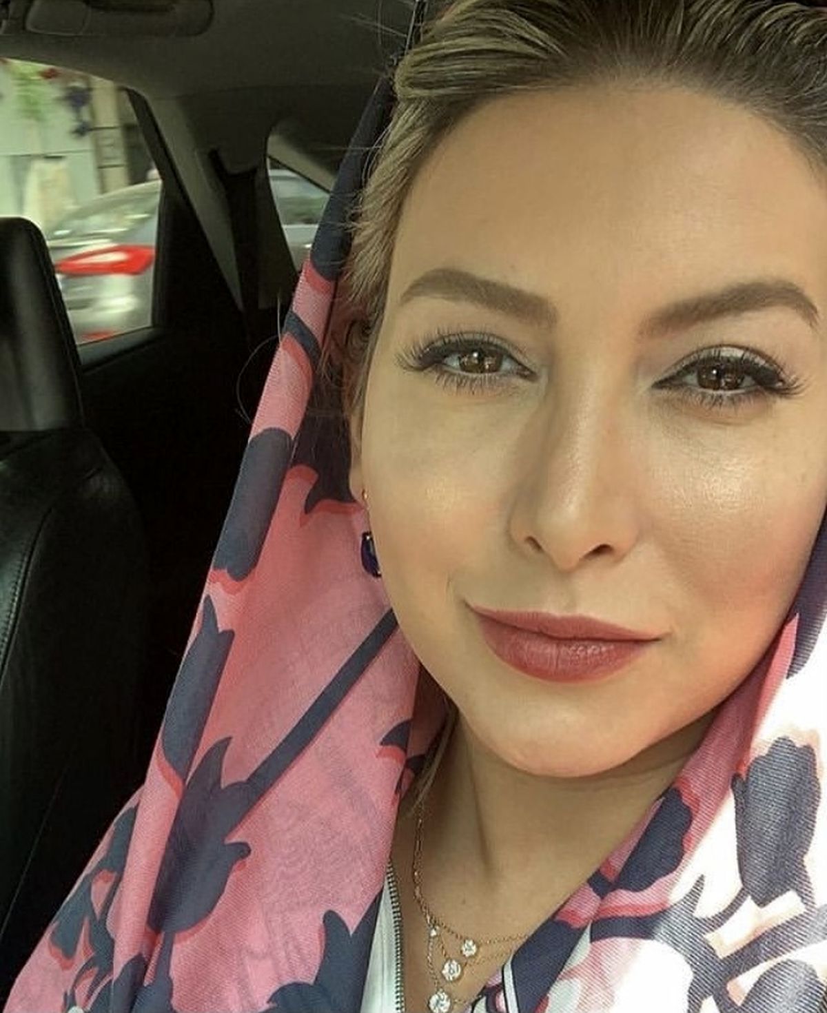 سلفی فریبا نادری در ماشینش + عکس