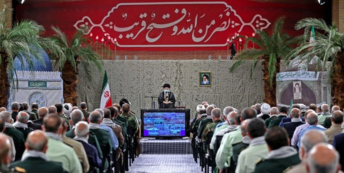 رهبر انقلاب : حقایق دفاع مقدس باید به گوش جوان‌ها برسد / طرف جنگ ، استکبار جهانی بود