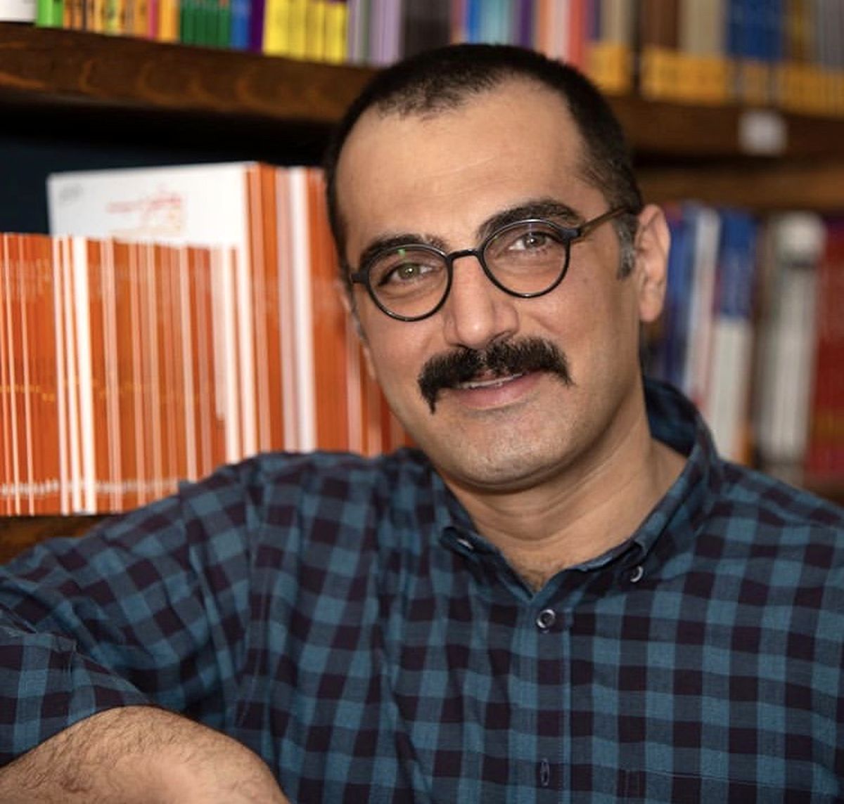کوروش سلیمانی در کتابخانه + عکس