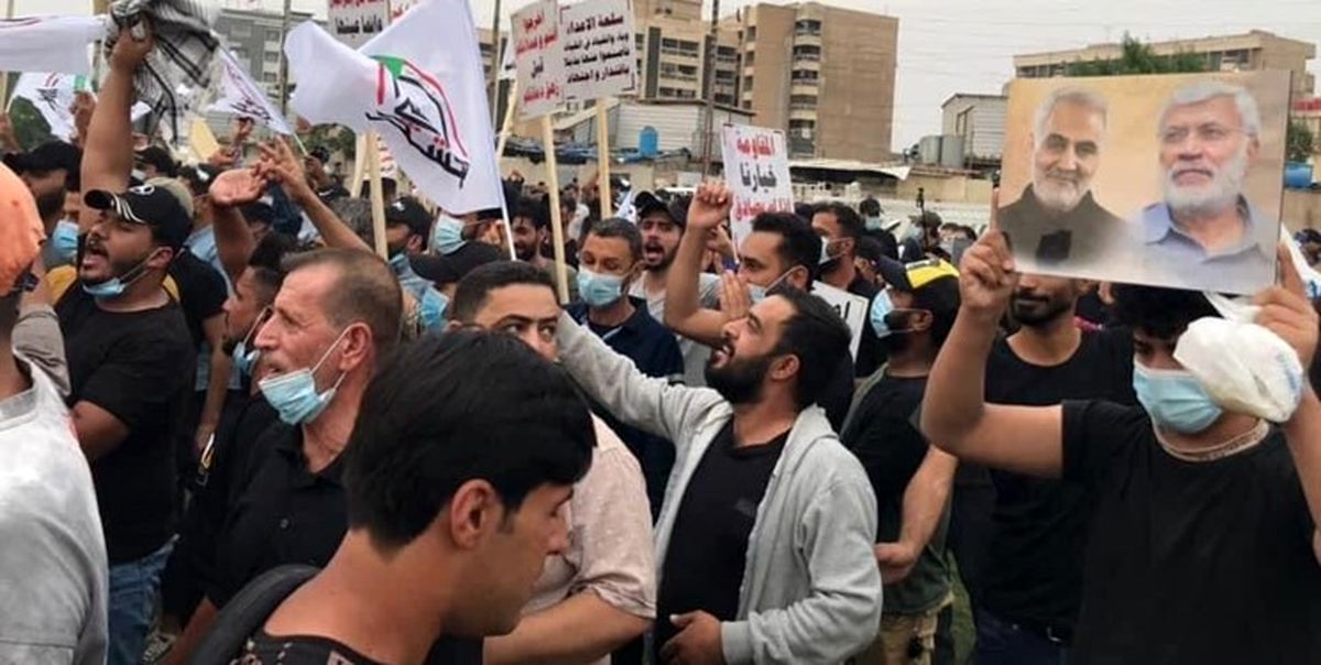 تجمع ده‌ها معترض عراقی در میدان «التحریر» بغداد 