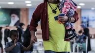 مهران احمدی و بچه های قد و‌نیم قدش در فرودگاه + عکس