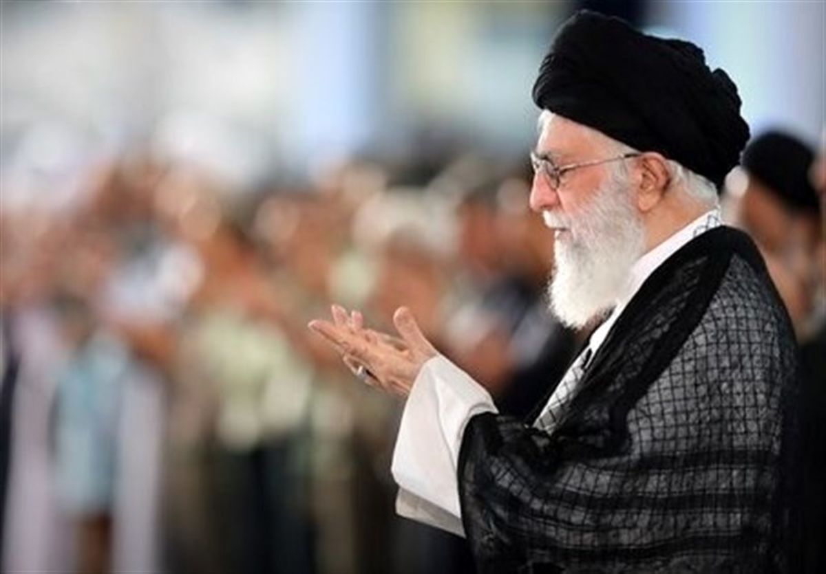 رهبر انقلاب بر پیکر شهید اسماعیل هنیه نماز می خوانند