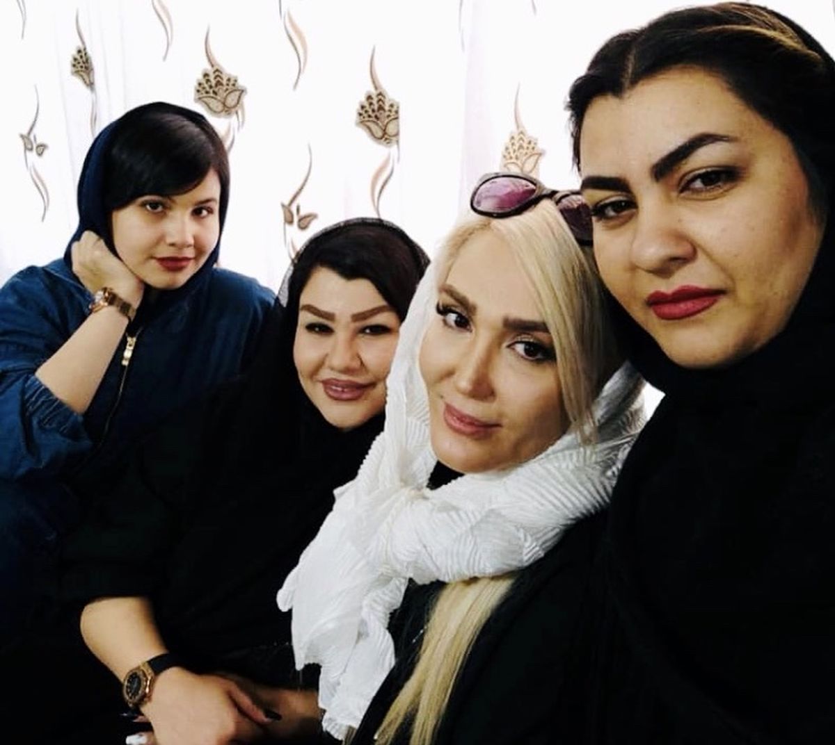 زهره فکور صبور در جمع دوستانش + عکس