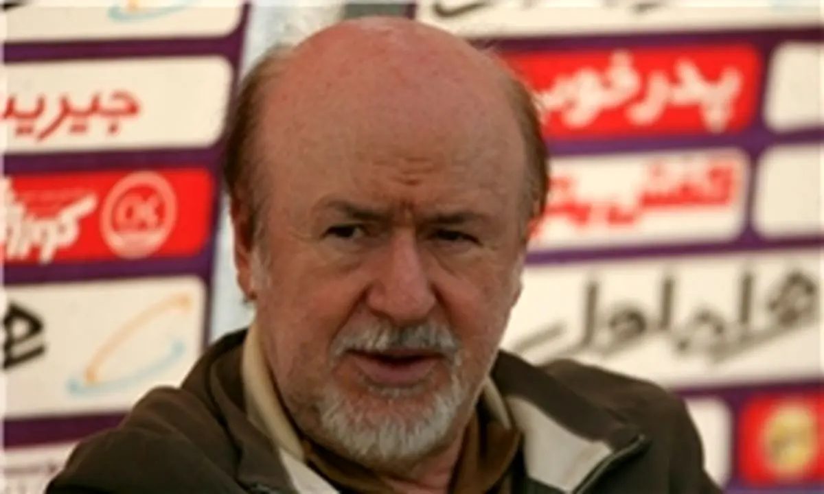 افتخاری: استقلال بازیکن سیگاری و قلیانی ندارد 