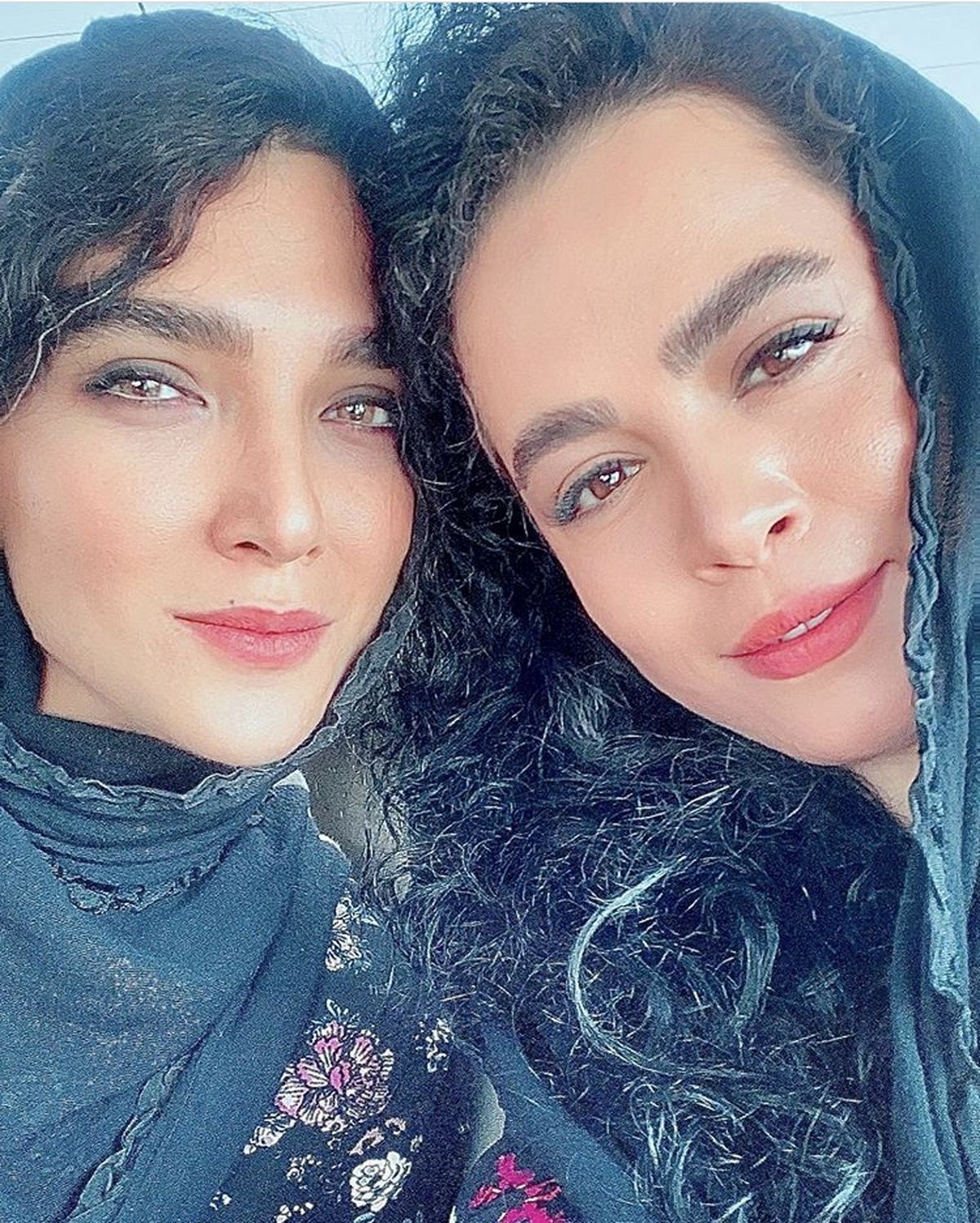 سلفی بازیگران نجلا در پشت صحنه + عکس